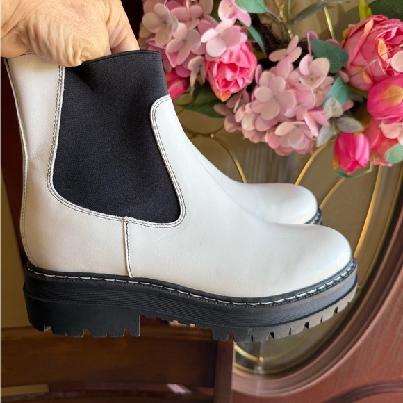 MARC FISHER BERMUDA LUG PLATFORM WHITE BOOTS STRETCHY PULL ON NEW NO TAGS 8.5 - Picture 6 of 14